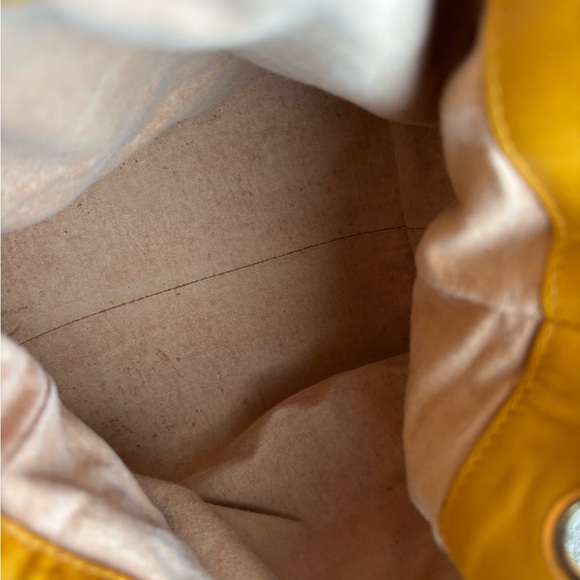 Authentic CHANEL yellow caviar leather bucket bag with pouch - Picture 15 of 15